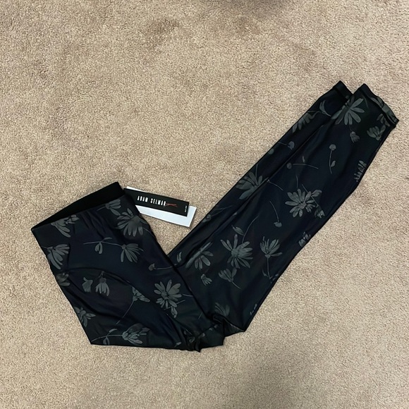 NWOT Adam Selman Sport Black French Cut Sheer Daisy Print Leggings - Picture 7 of 11